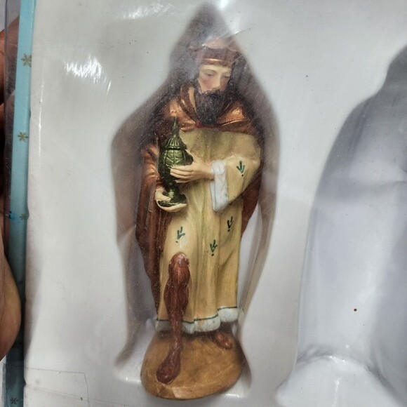 Vintage Porcelain Nativity Set See Described - Picture 10 of 12